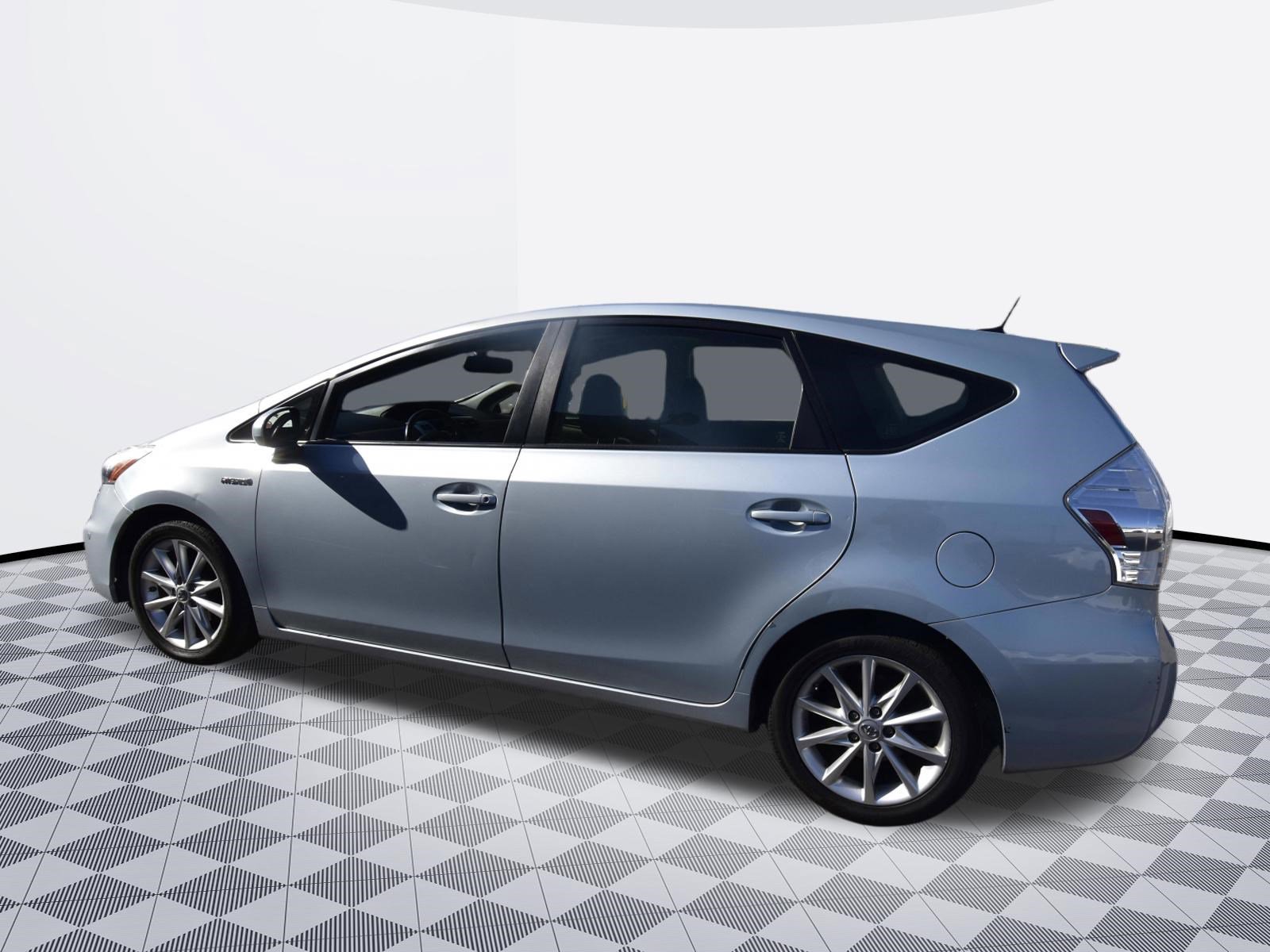 Used 2014 Toyota Prius V Five image 3