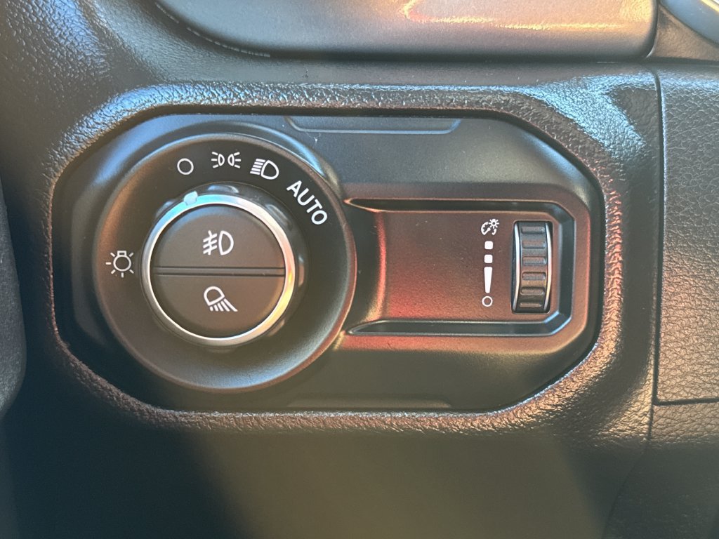Used 2023 Jeep Gladiator Sport AWD/4WD image 35