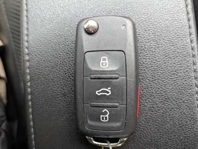 Used 2019 Volkswagen Beetle 2.0T SE w/ SE Premium Package FWD image 35