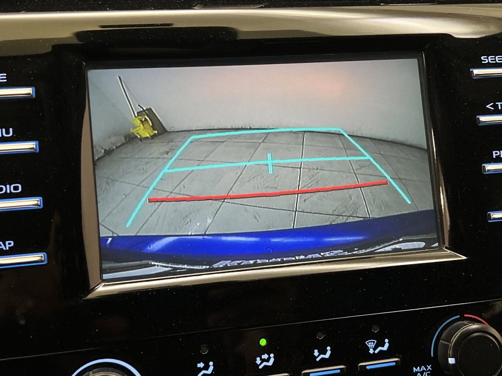 Used 2019 Toyota Camry LE FWD image 18