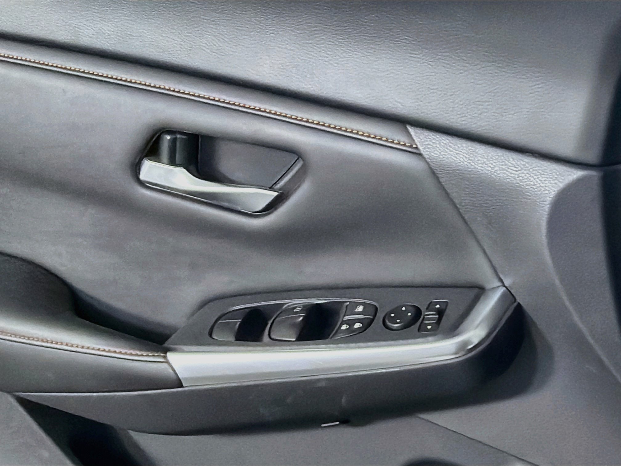Used 2023 Nissan Sentra SR w/ Midnight Edition Package FWD image 15