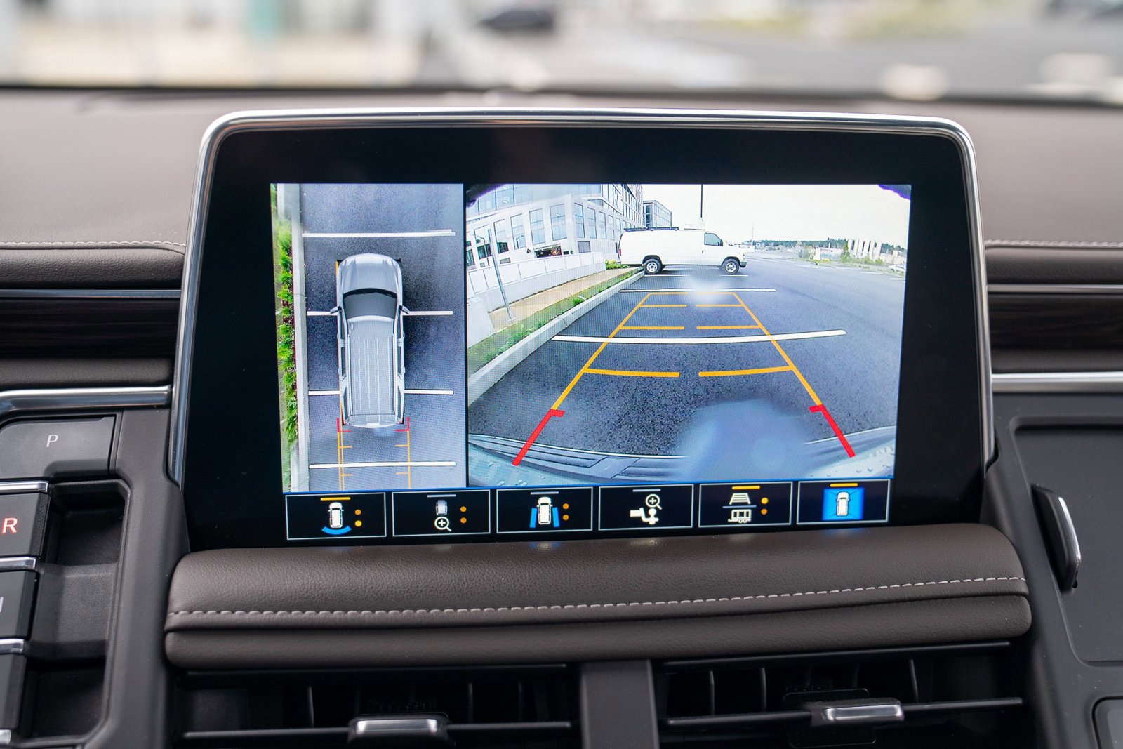 Used 2021 Chevrolet Tahoe Z71 w/ Z71 Off-Road Package image 18