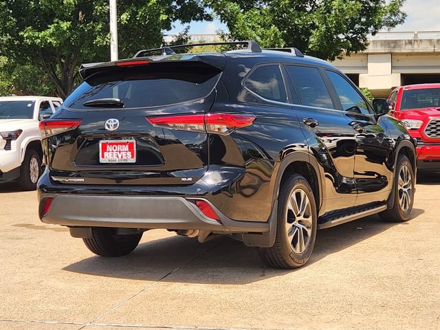 Used 2023 Toyota Highlander XLE FWD image 3