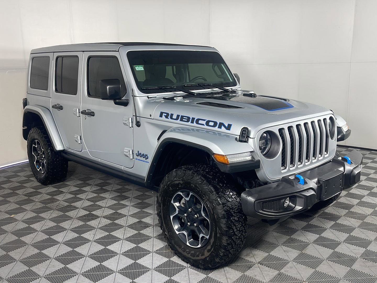 Used 2023 Jeep Wrangler Unlimited Rubicon 4xe w/ Cold Weather Group AWD/4WD image 5