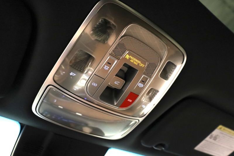 Used 2024 Genesis GV70 2.5T w/ Advanced Package image 32