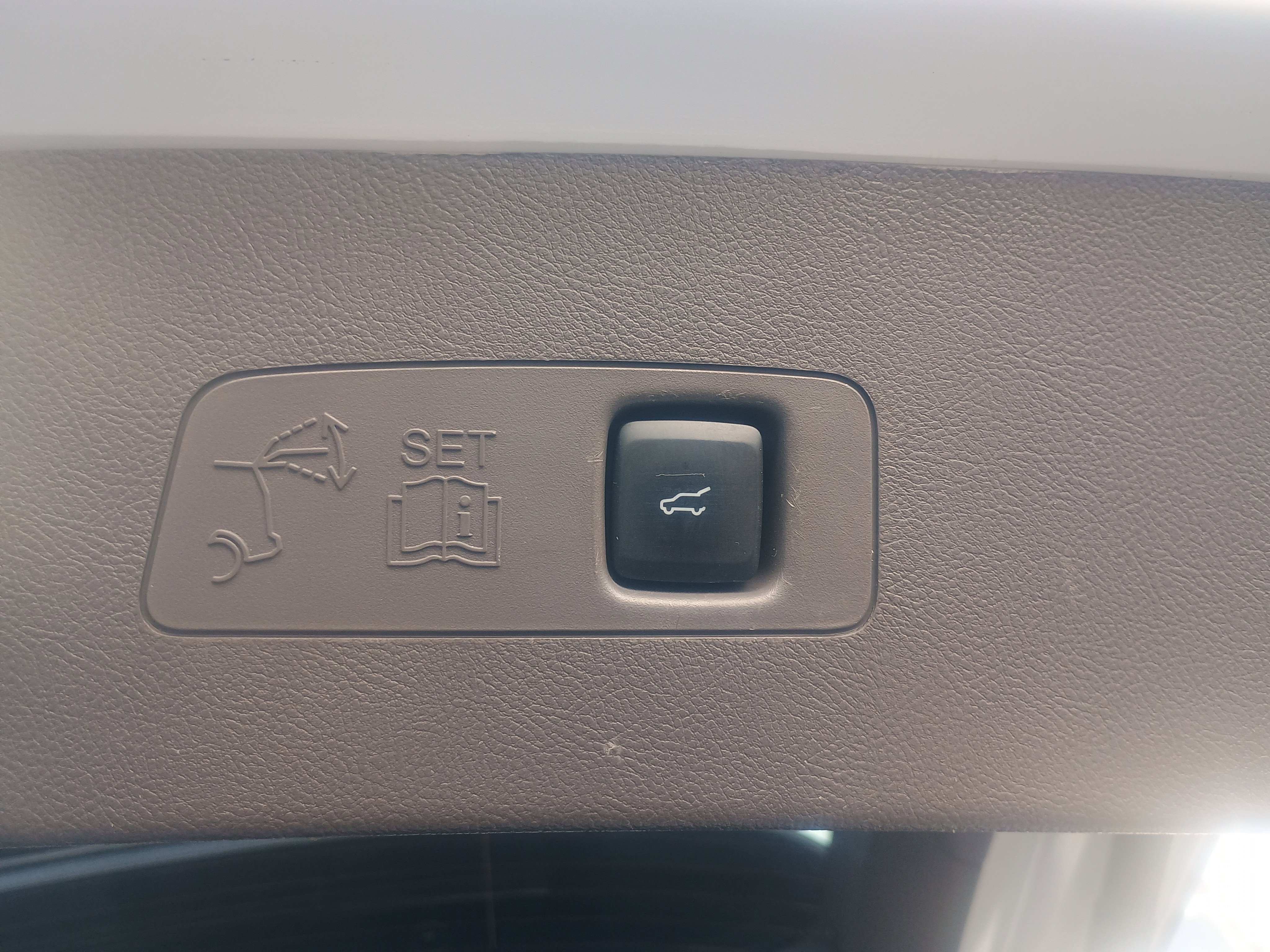 Used 2022 Lincoln Corsair AWD w/ Equipment Group 101A image 12