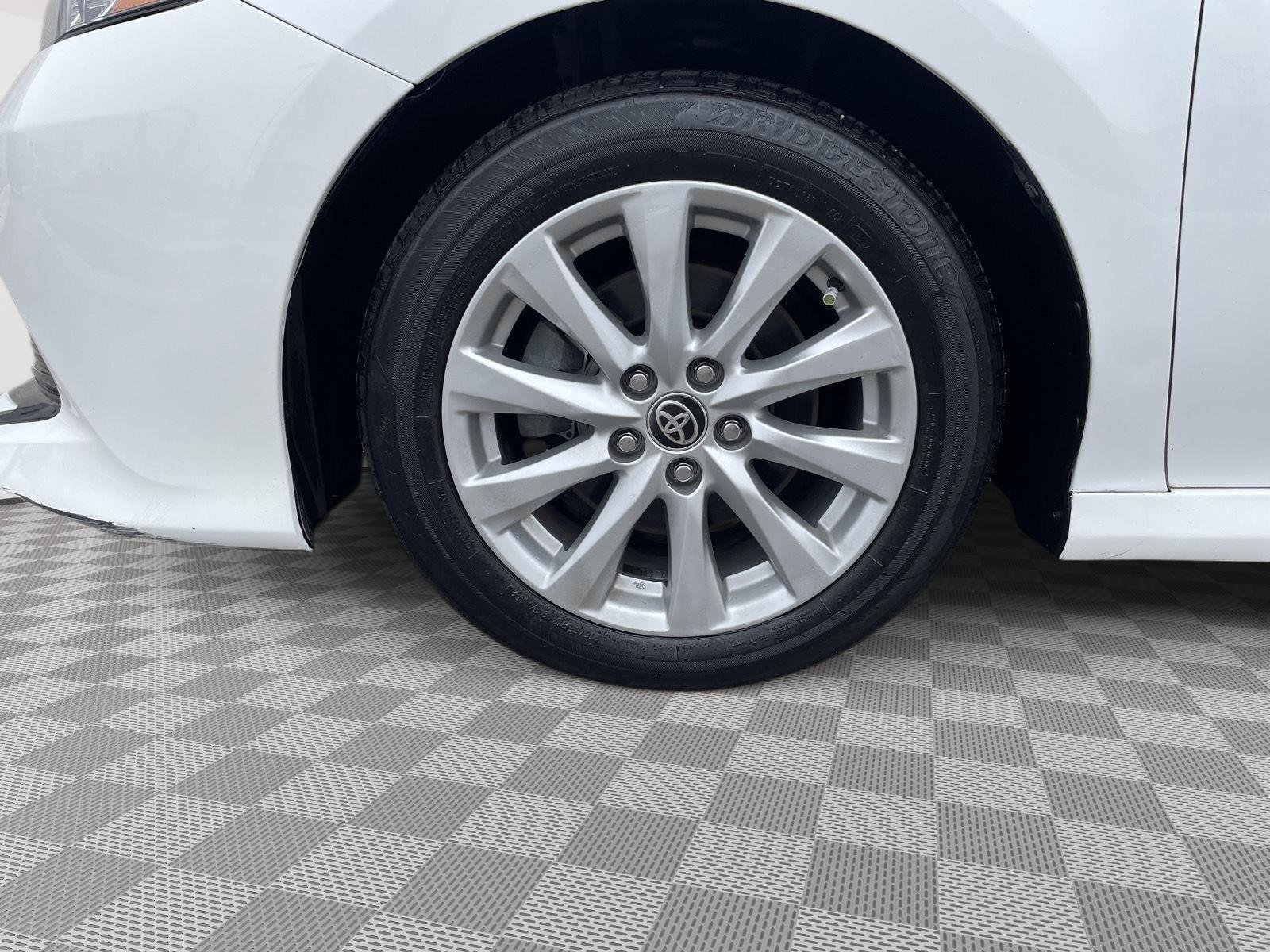 Used 2020 Toyota Camry LE image 19