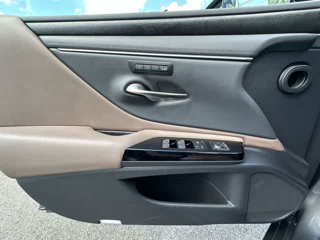 Used 2023 Lexus ES 350 w/ Premium Package FWD image 18
