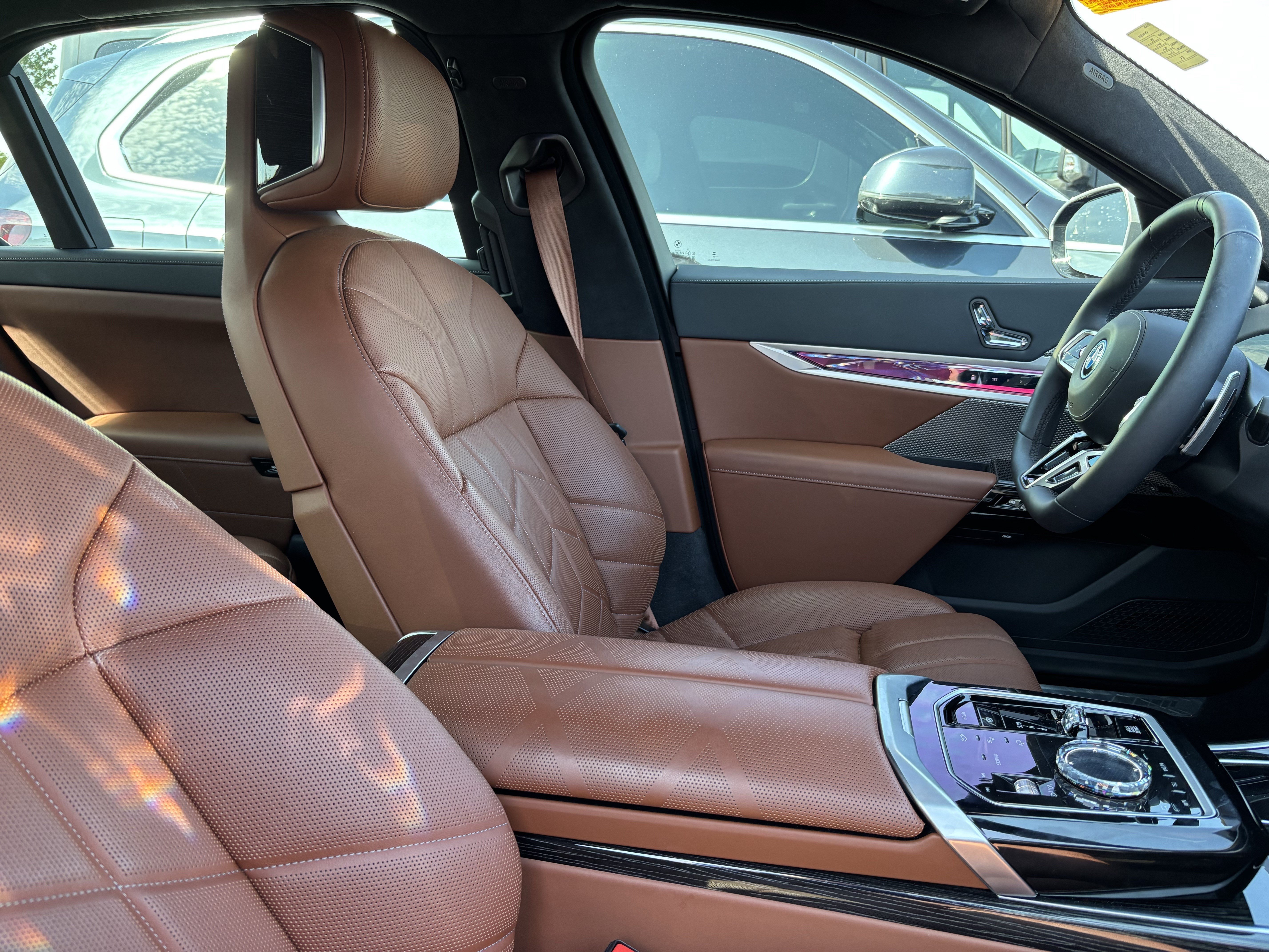 Certified 2025 BMW 750e xDrive w/ Executive Package AWD/4WD image 35