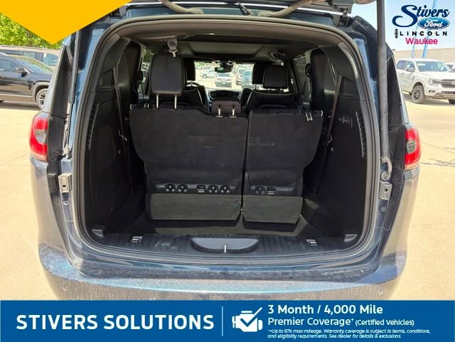 Used 2023 Chrysler Pacifica Limited w/ Uconnect Theater Family Group AWD/4WD image 10