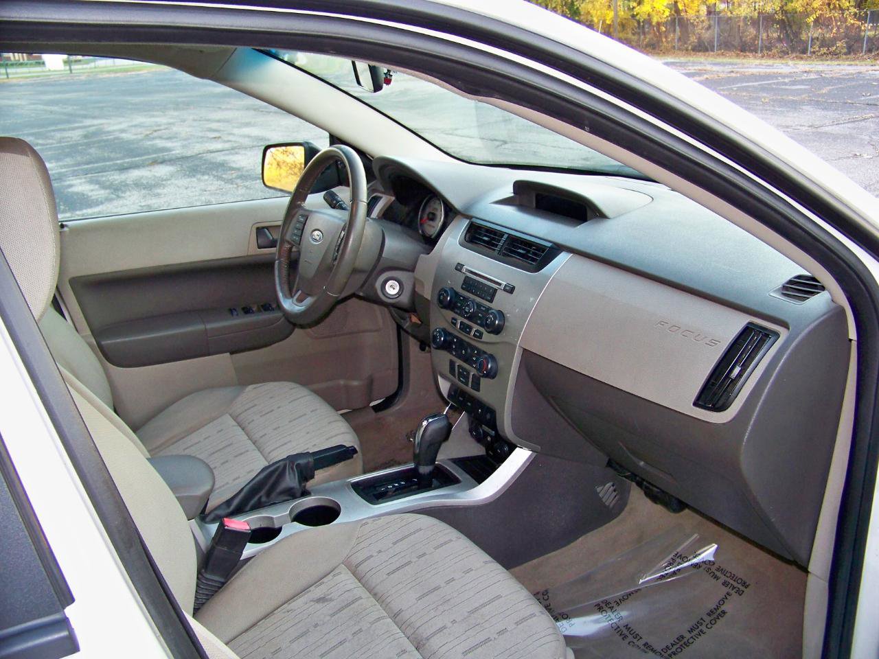 Used 2010 Ford Focus SE image 34