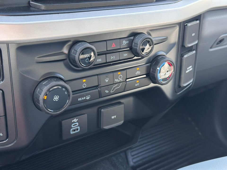 New 2025 Ford F550 4x4 Crew Cab image 23