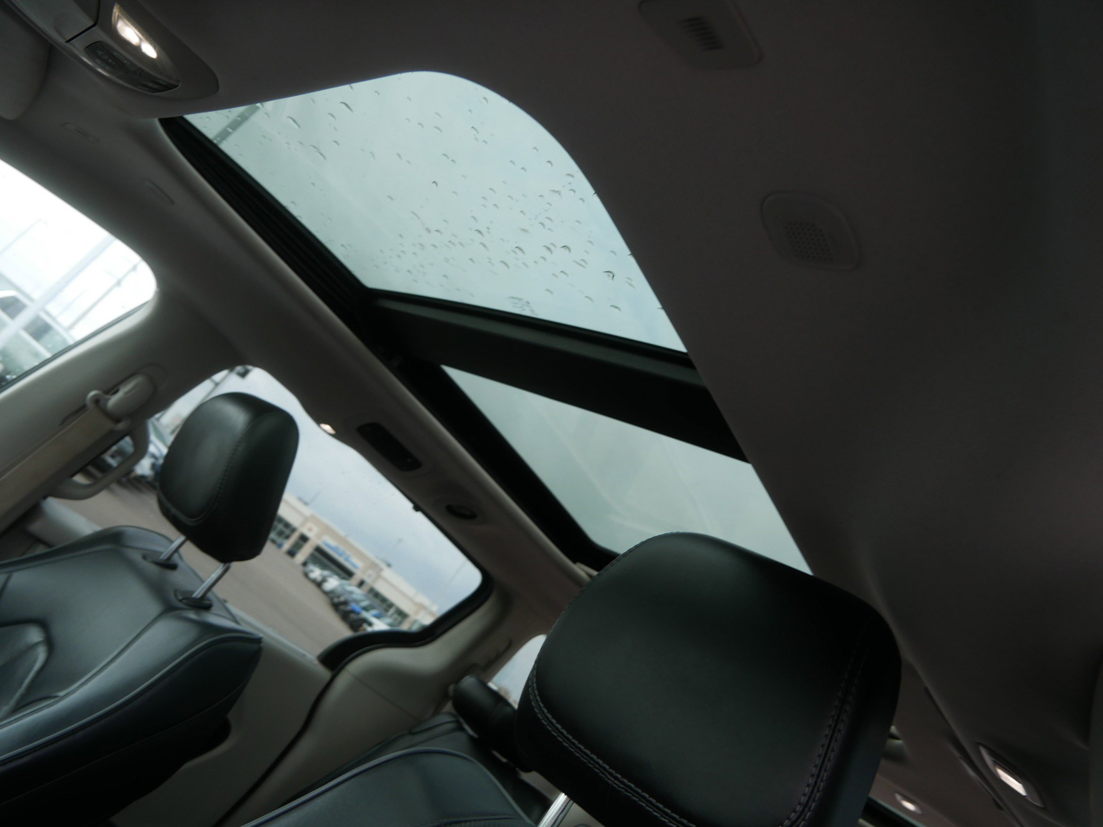 Used 2018 Chrysler Pacifica Limited FWD image 19
