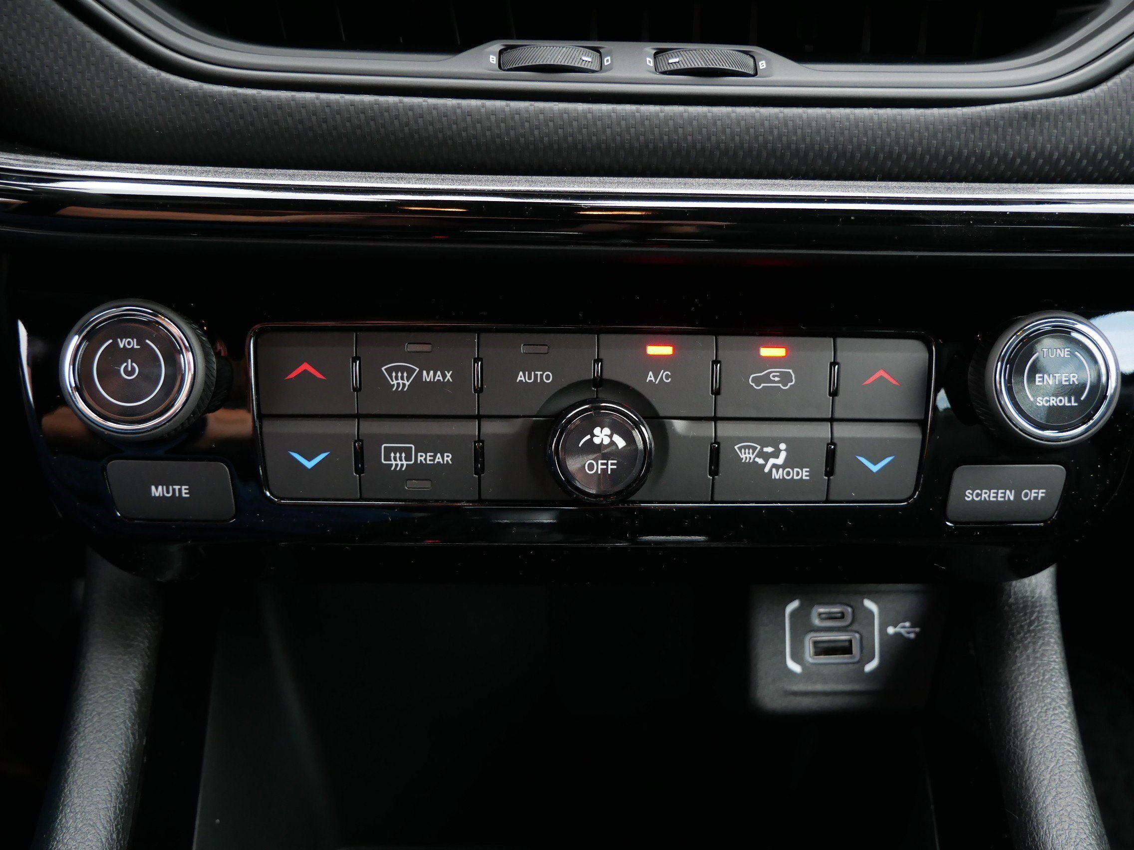 New 2026 Jeep Compass Latitude AWD/4WD image 18