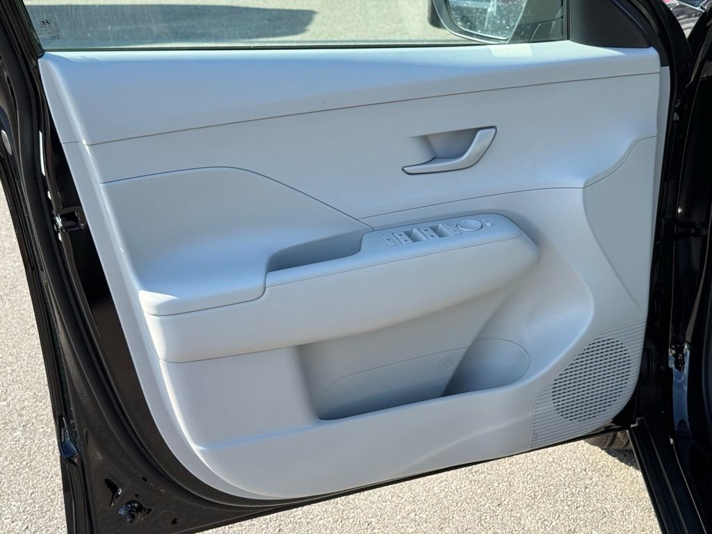 Used 2026 Hyundai Kona SE image 17