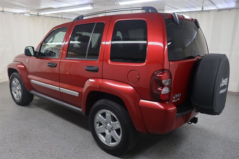 Used 2007 Jeep Liberty Limited AWD/4WD image 5