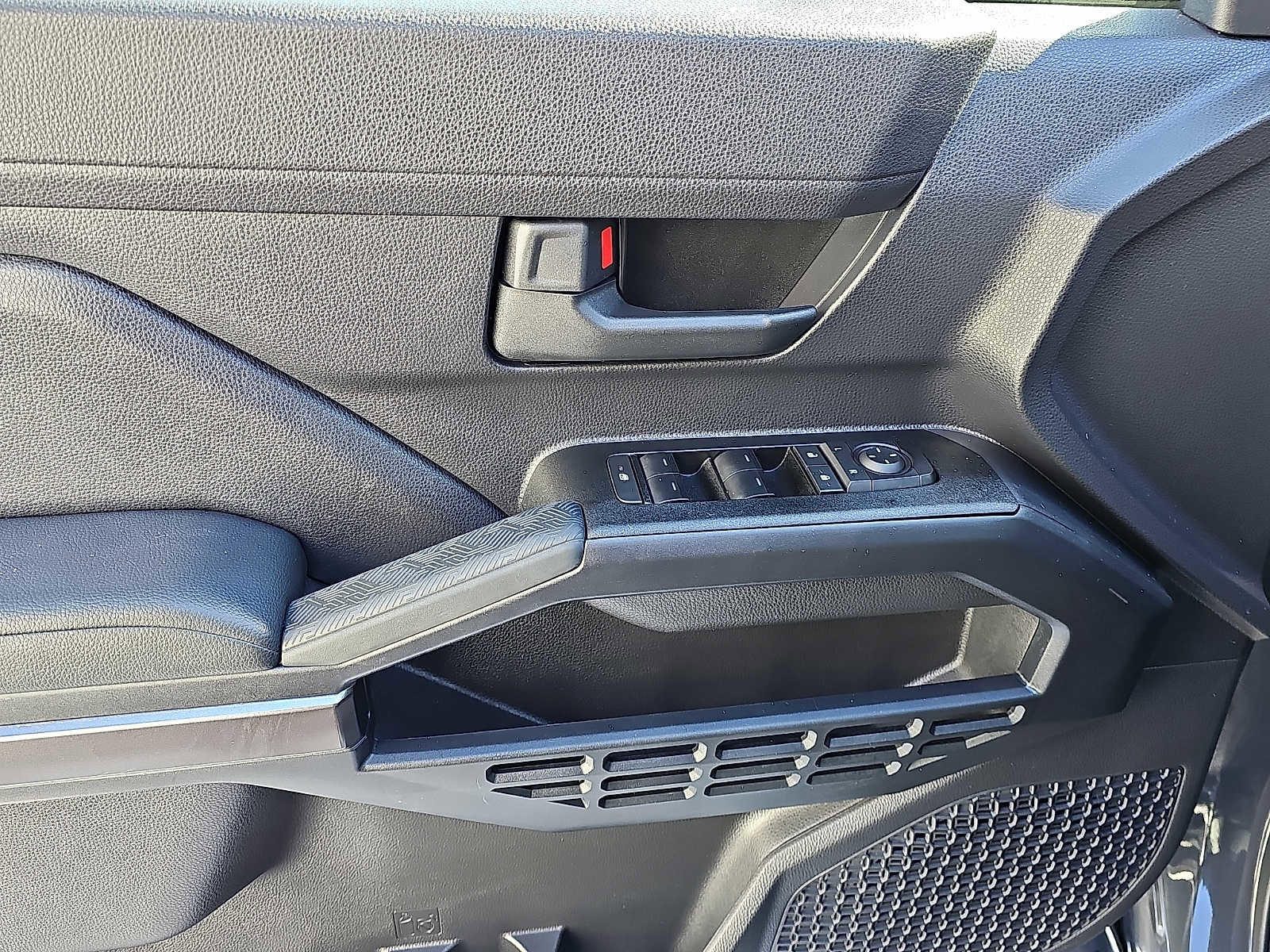 Used 2025 Toyota 4Runner SR5 AWD/4WD image 13