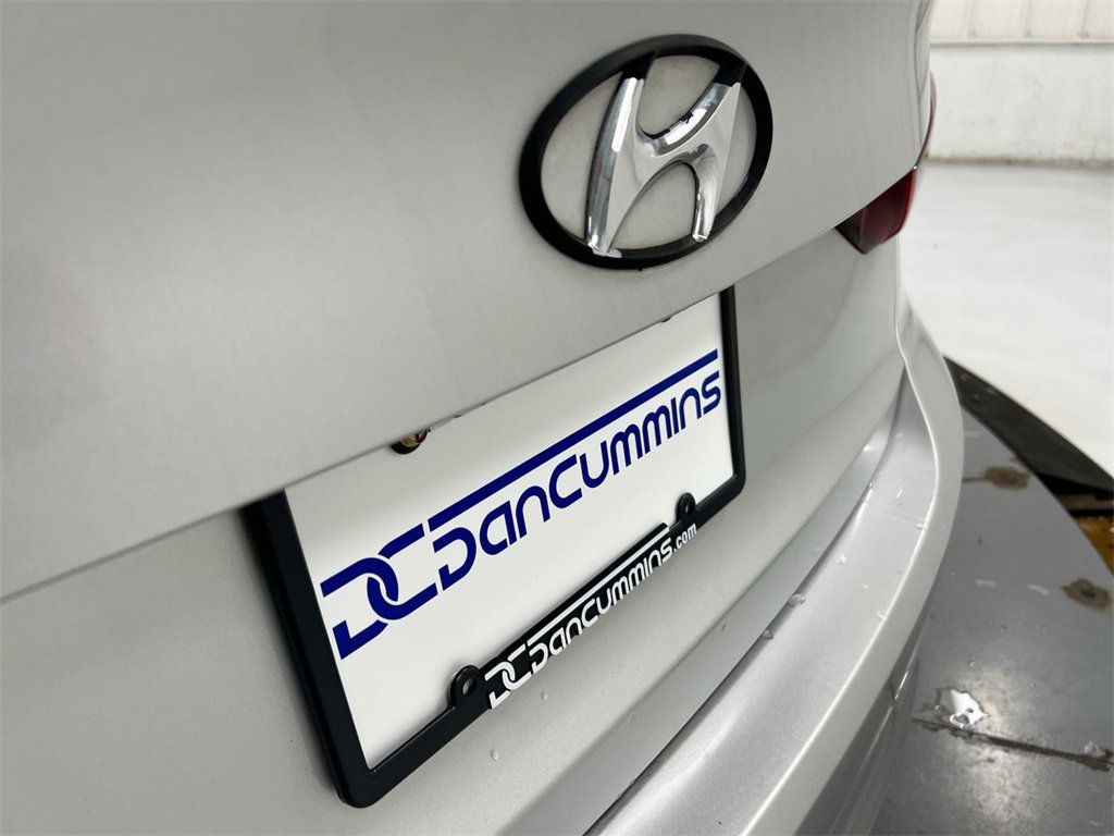 Used 2017 Hyundai Elantra Limited w/ Limited Tech Package 04 image 28