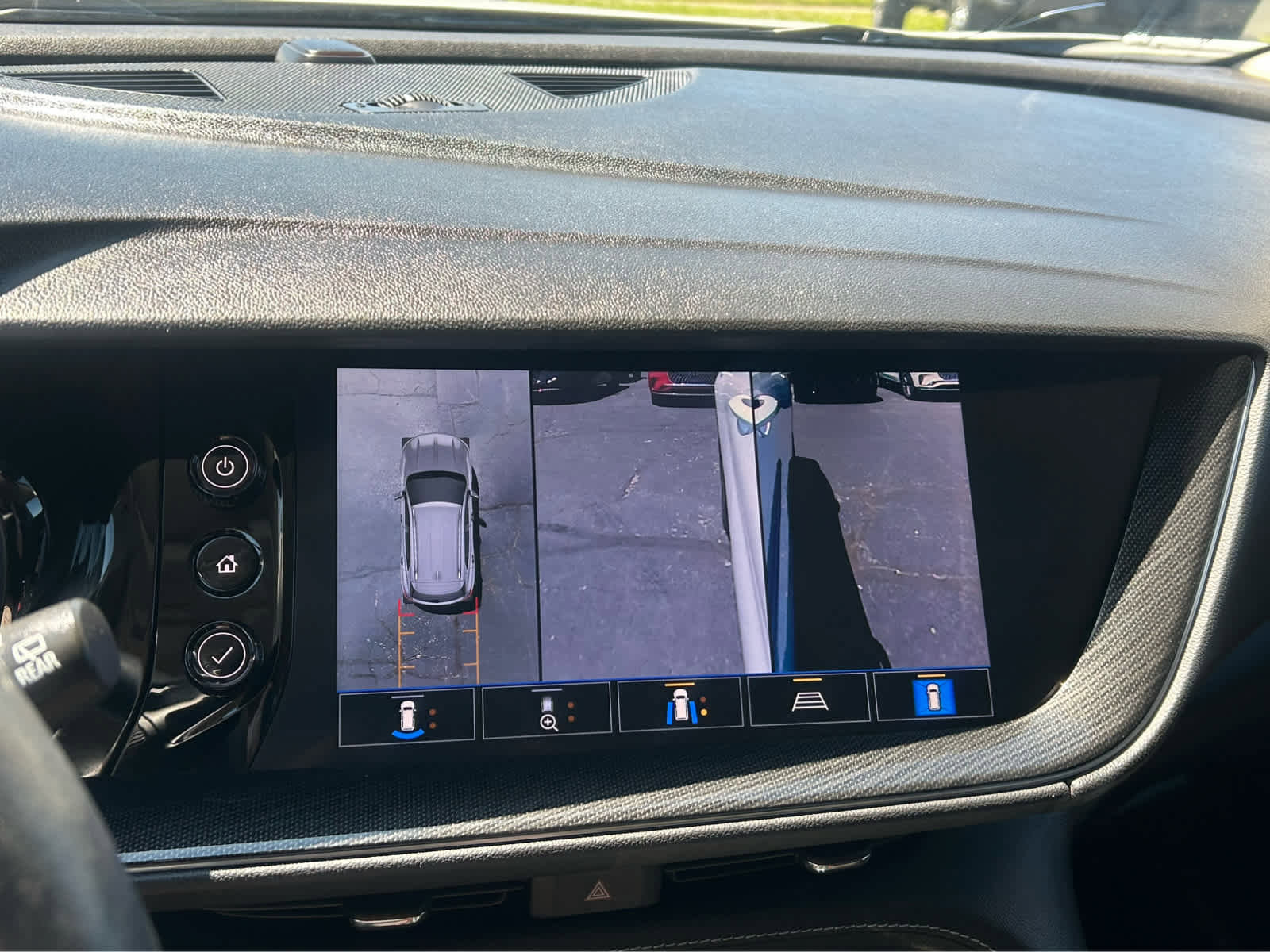 Used 2022 Buick Envision Essence w/ Technology Package I FWD image 34