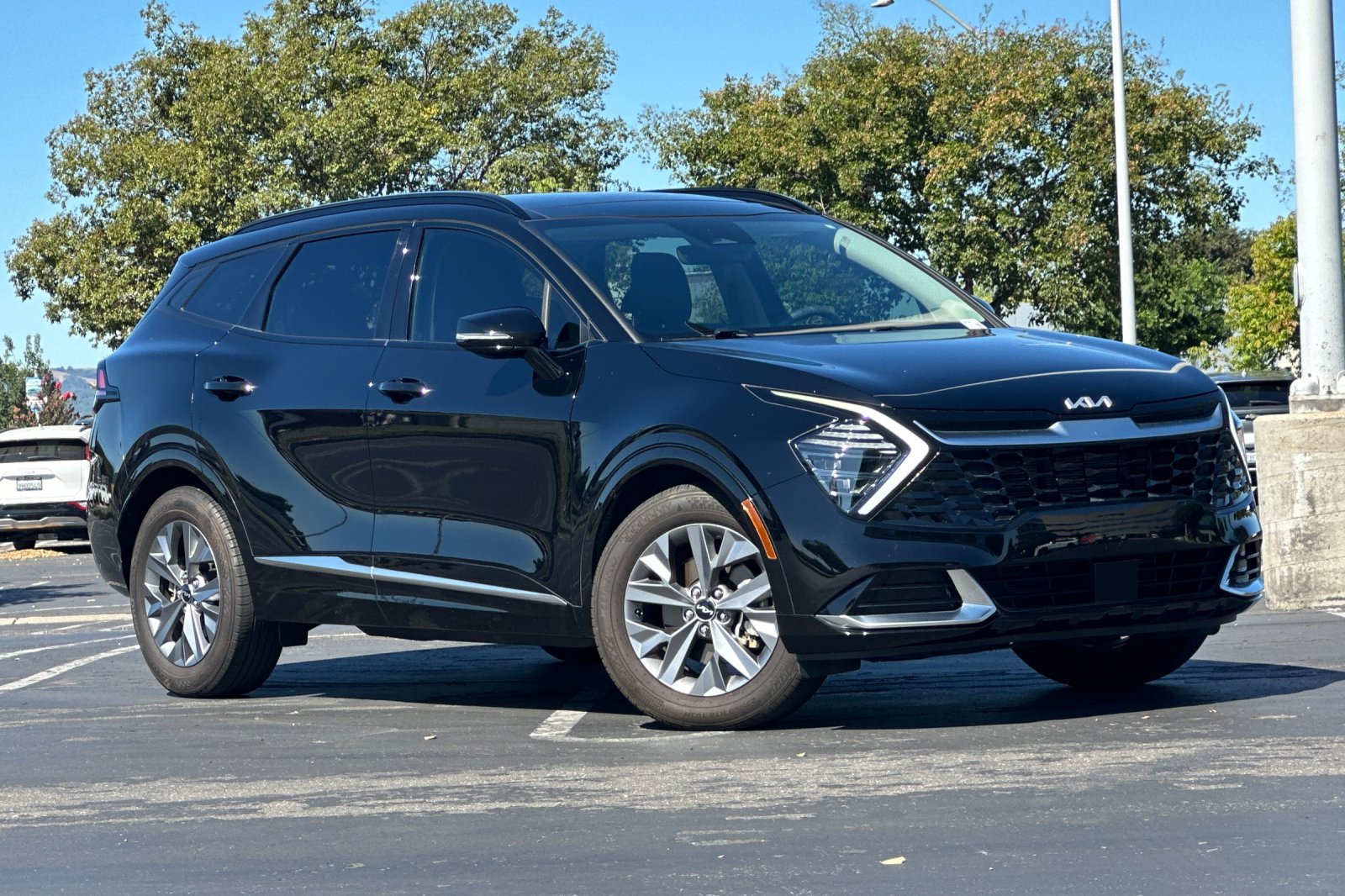 Used 2025 Kia Sportage SX FWD image 2
