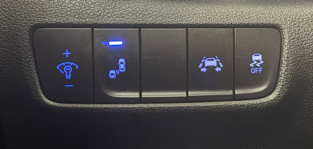 Used 2020 Hyundai Kona Limited image 15