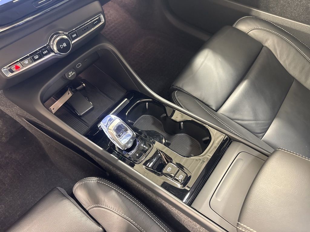 Used 2023 Volvo XC40 B5 Plus w/ Driver Assist Package AWD/4WD image 14