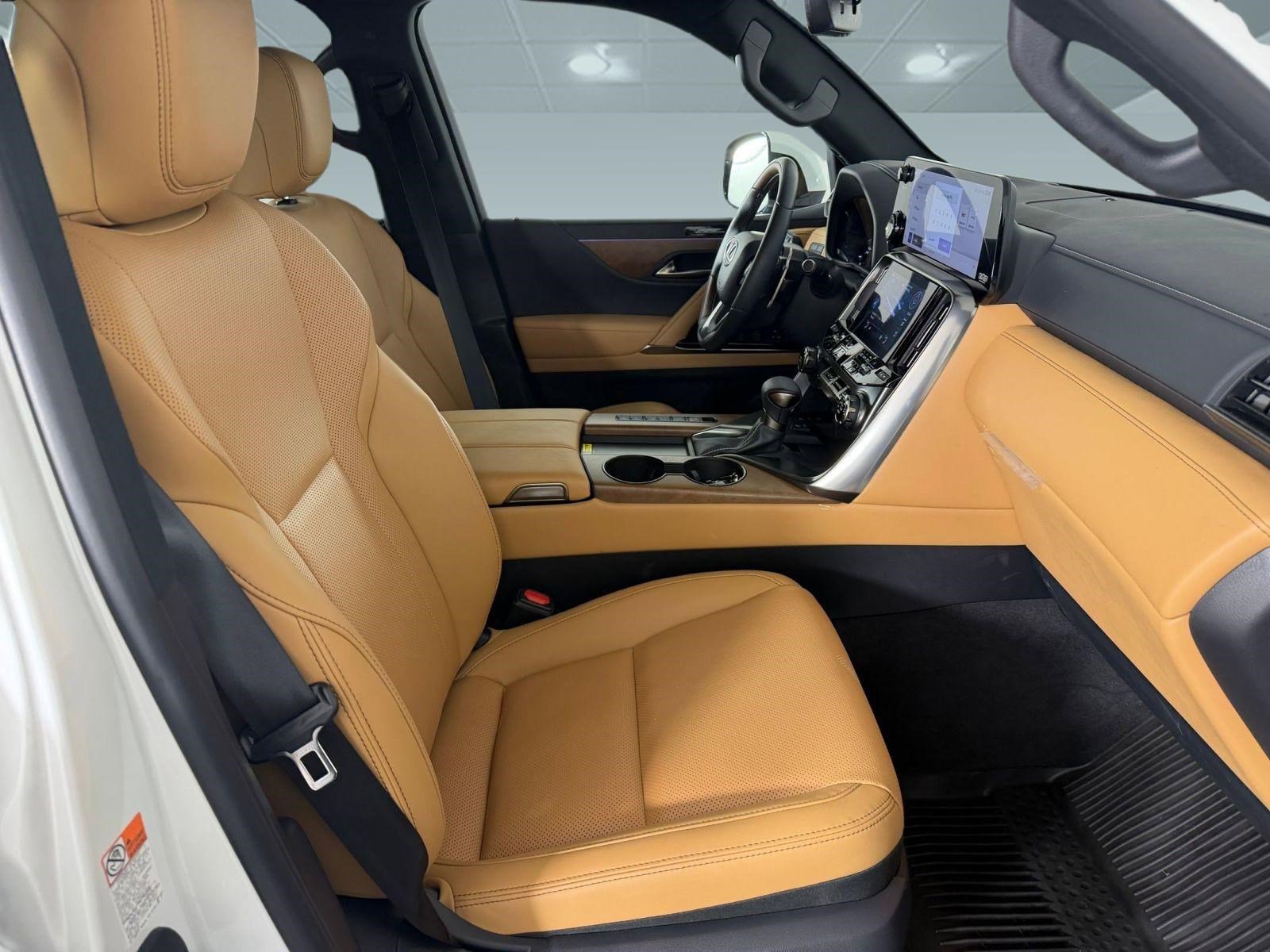 Used 2024 Lexus LX 600 4WD w/ Luxury Package image 23