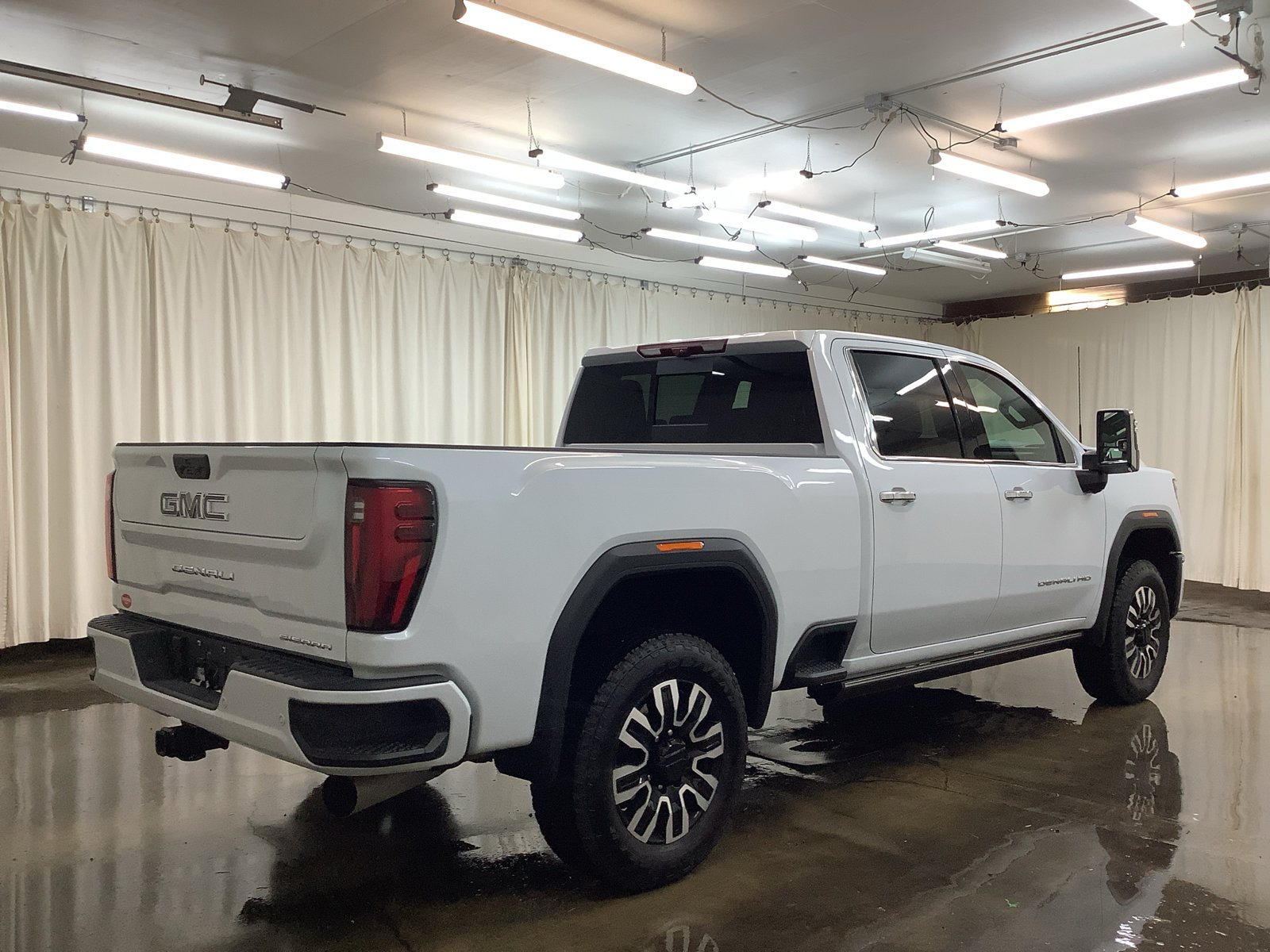 Used 2026 GMC Sierra 2500 Denali Ultimate AWD/4WD image 5