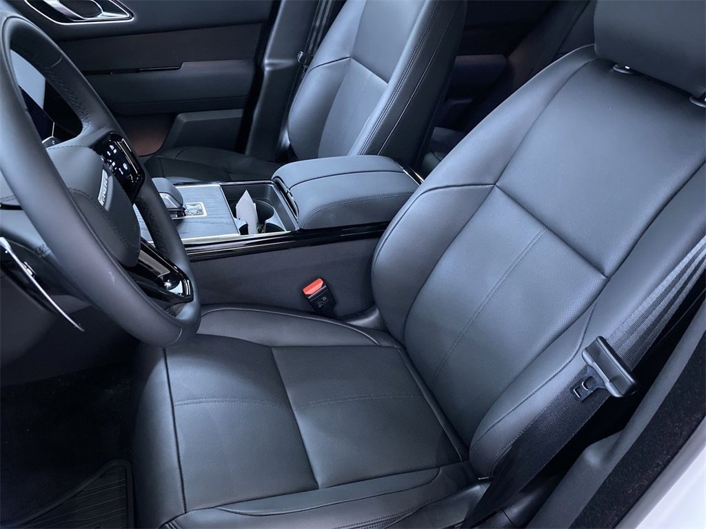 Used 2025 Land Rover Range Rover Velar Dynamic SE image 16