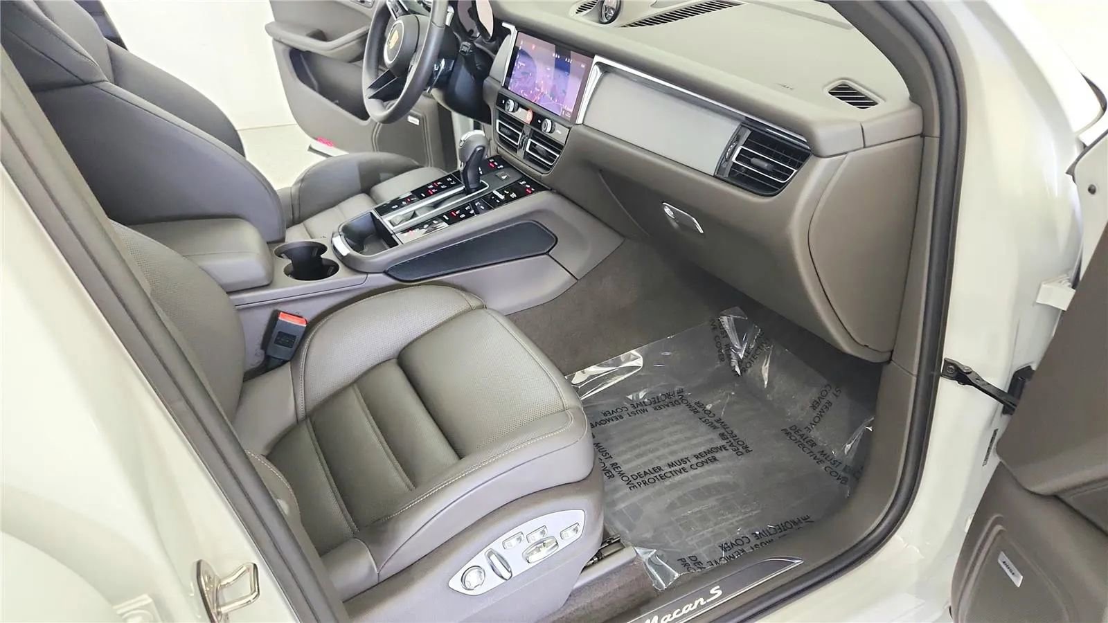Used 2022 Porsche Macan S AWD/4WD image 36