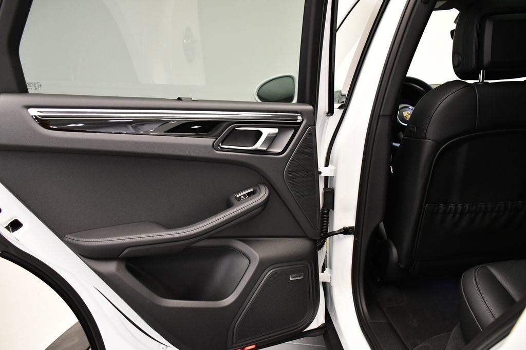 Used 2025 Porsche Macan image 42