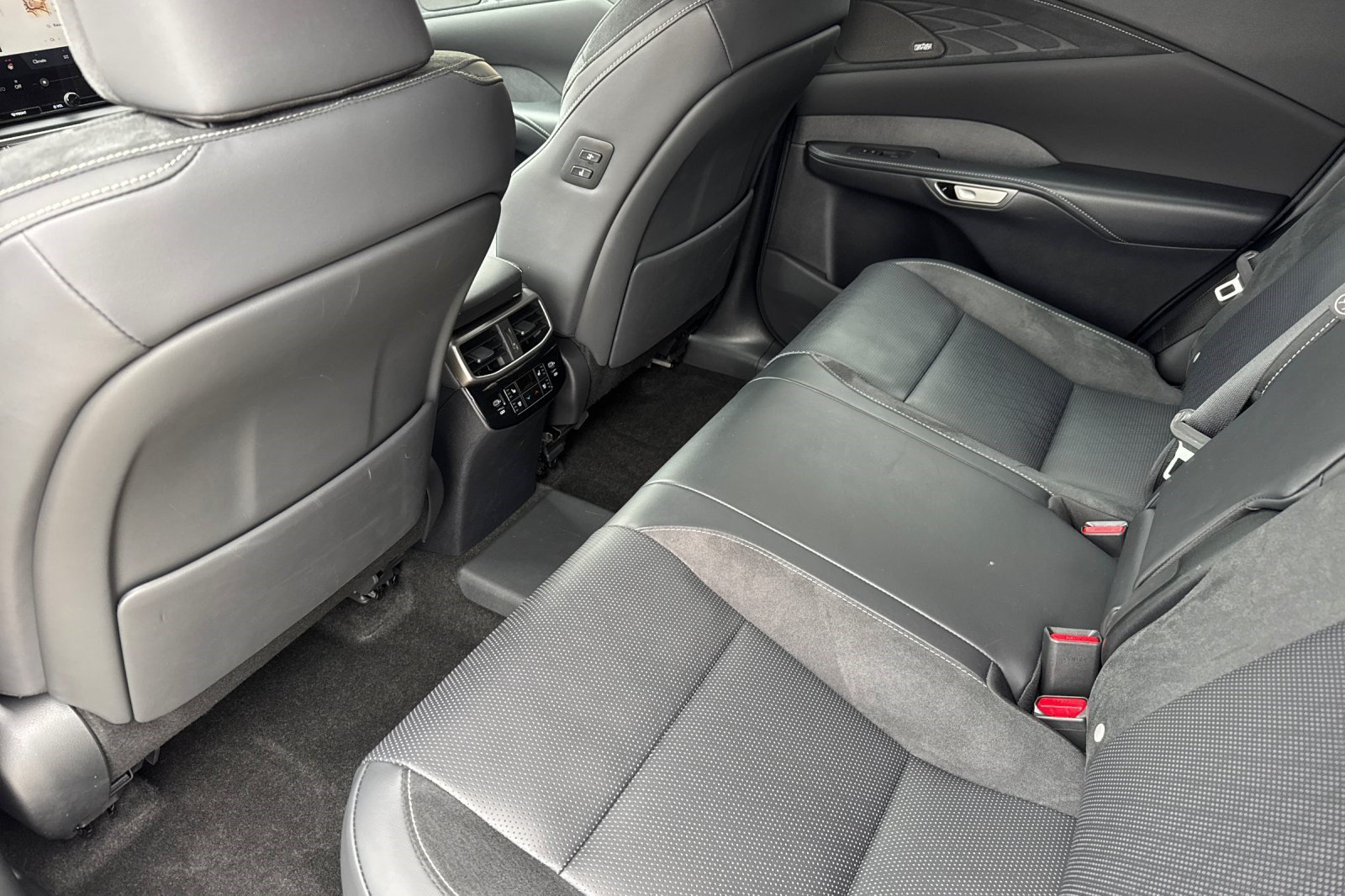 Certified 2024 Lexus RX 450h AWD w/ Convenience Package image 27