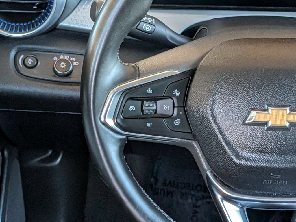 Used 2025 Chevrolet Trax LT w/ LT Convenience Package FWD image 17