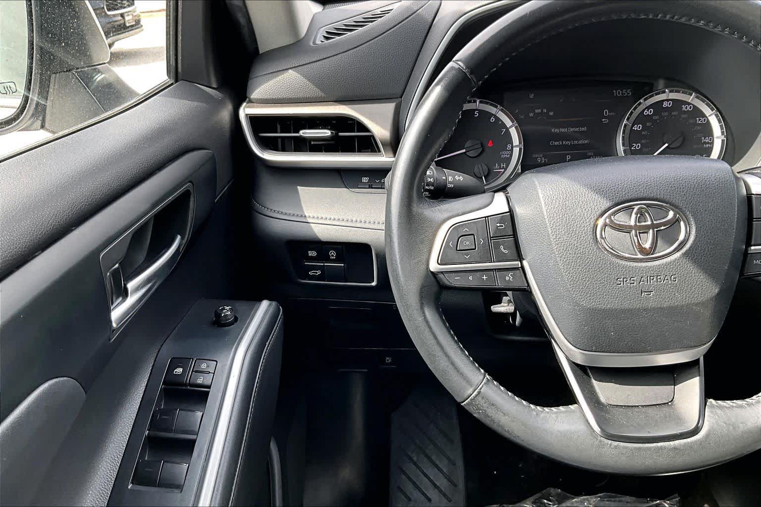 Used 2023 Toyota Highlander XLE FWD image 24