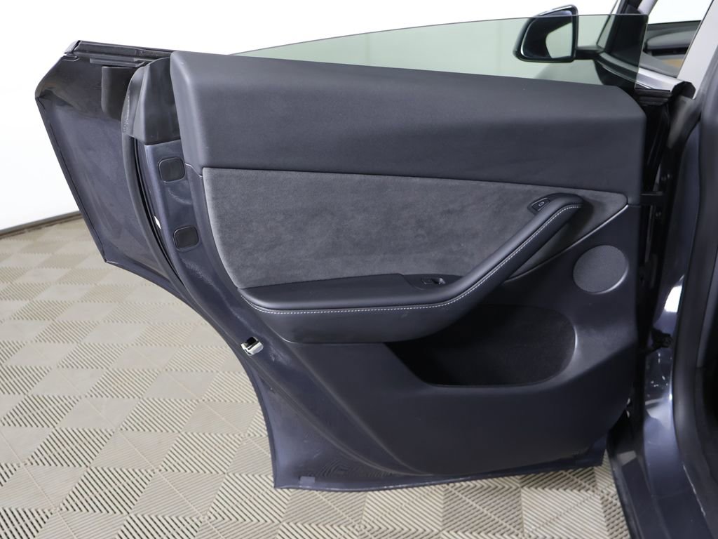 Used 2023 Tesla Model Y Long Range image 27