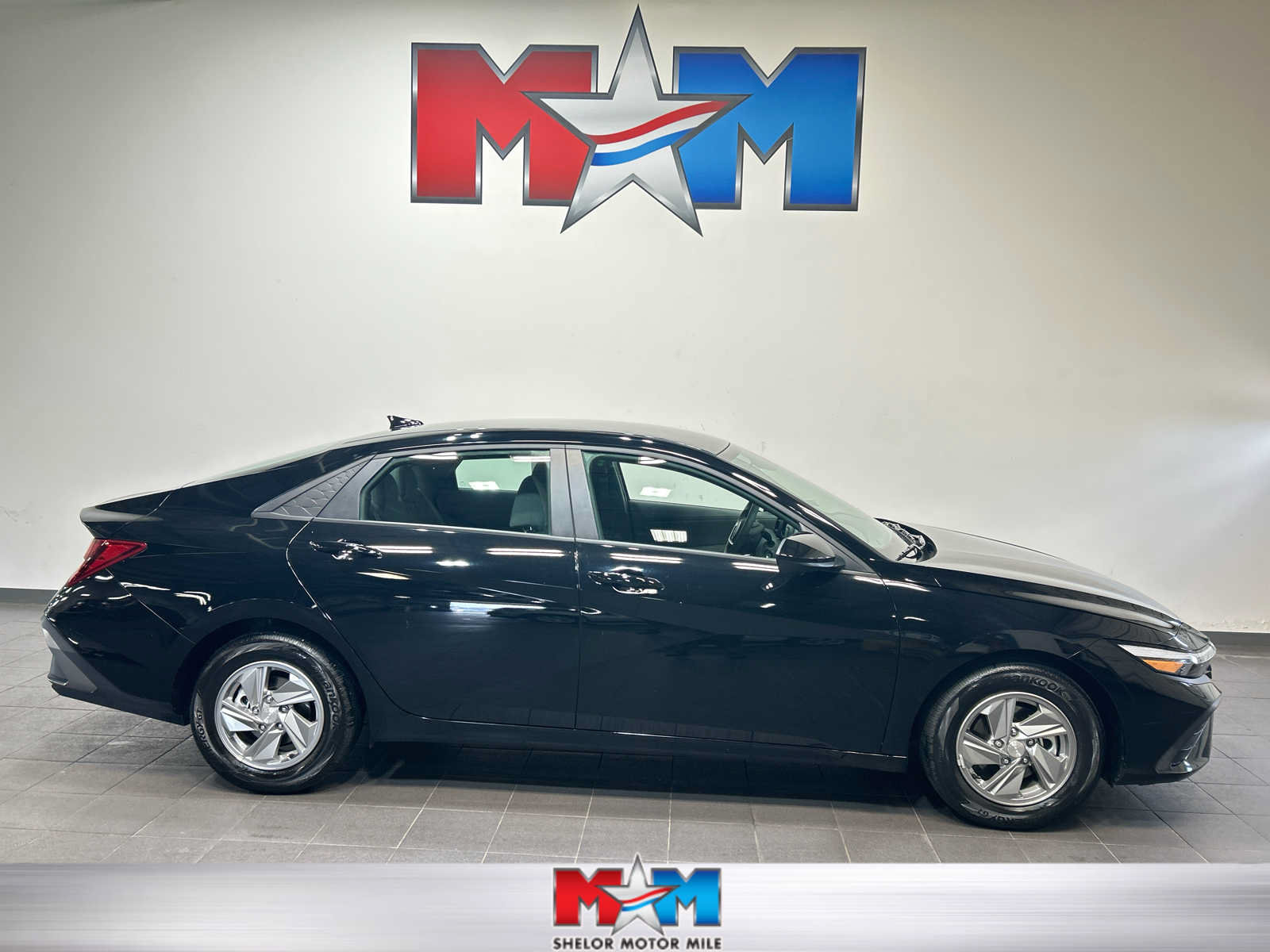 Used 2025 Hyundai Elantra SE