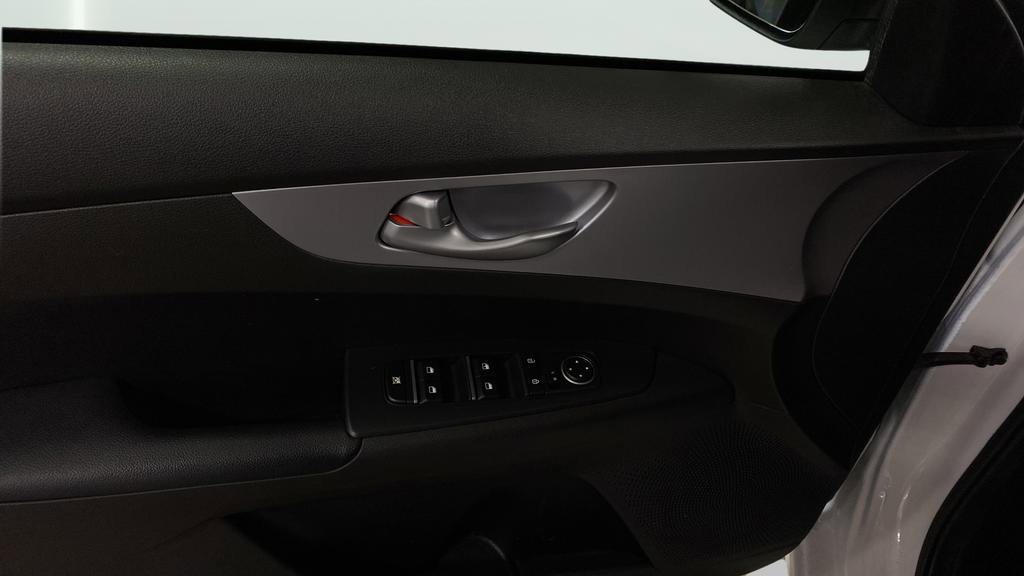 Used 2024 Kia Forte LXS image 13