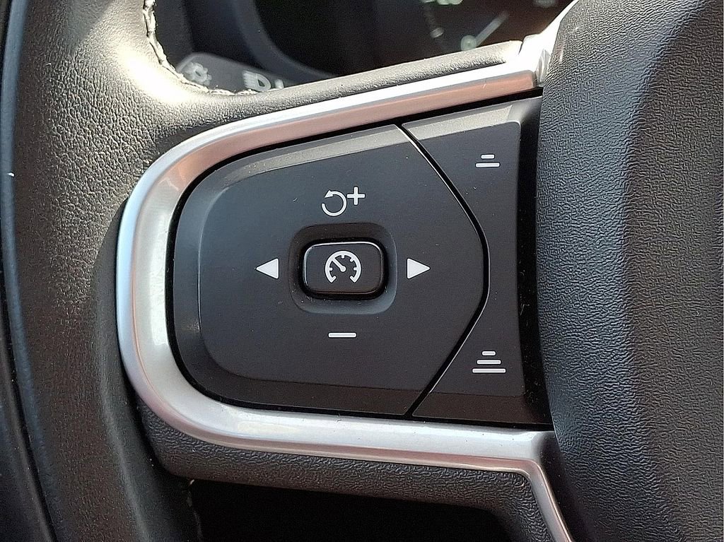 Used 2022 Volvo S60 B5 Momentum w/ Climate Package image 17