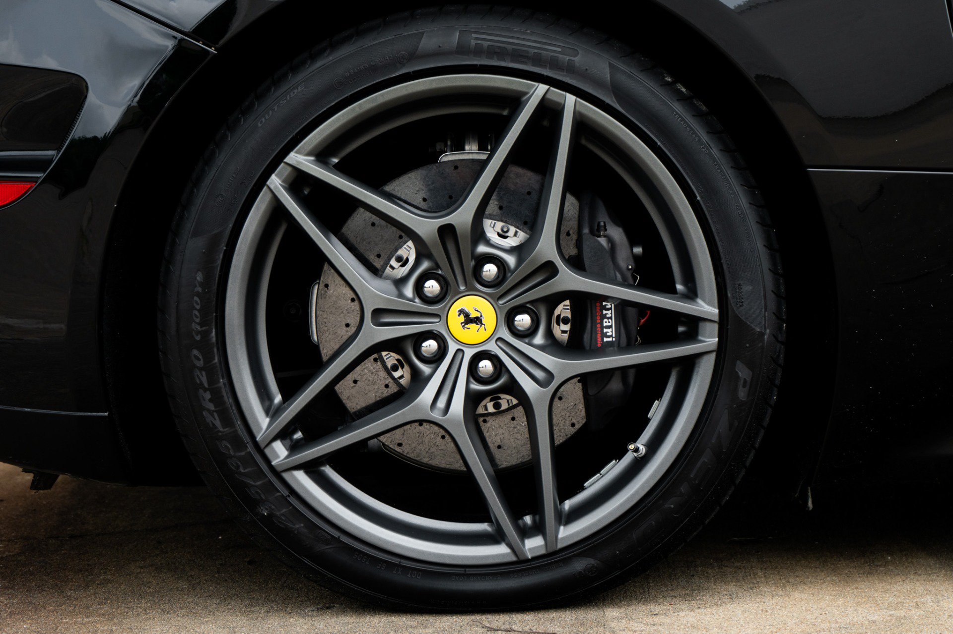 Used 2018 Ferrari California T RWD image 42