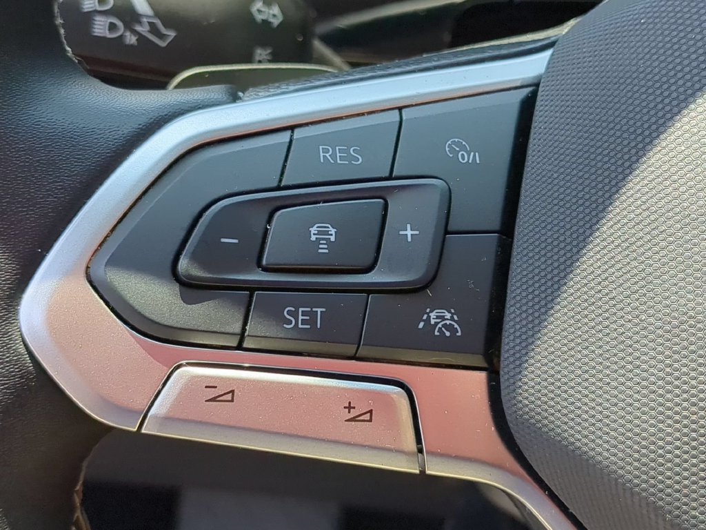 Used 2025 Volkswagen Atlas SE FWD image 20