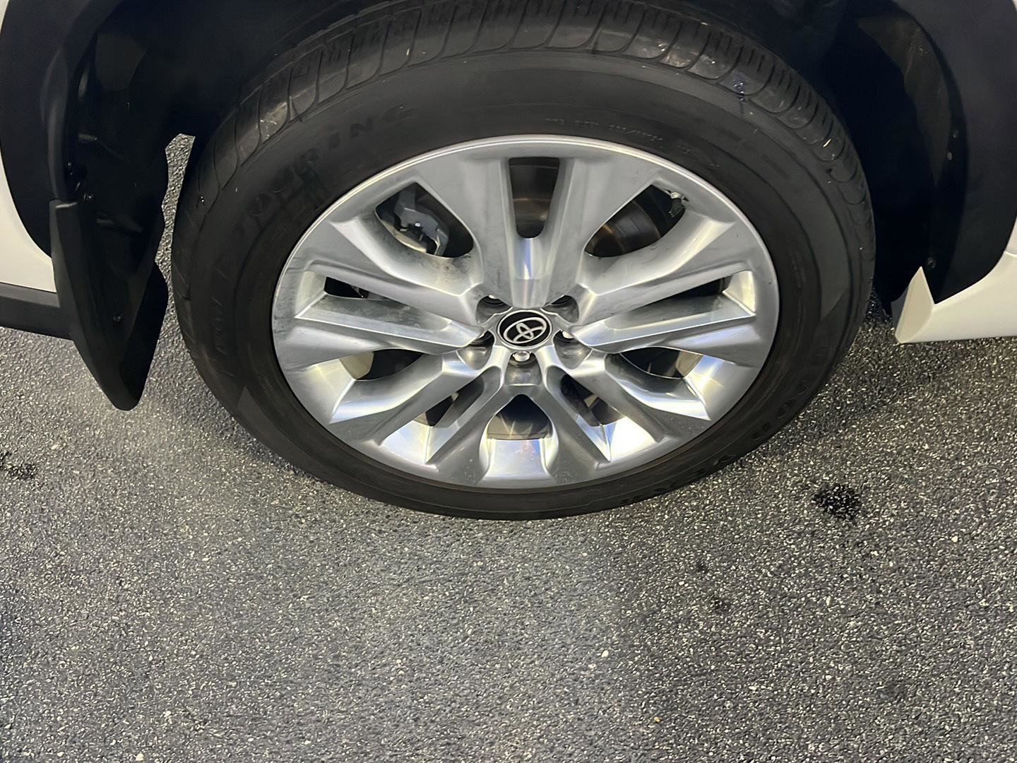 Used 2024 Toyota Highlander Limited image 43