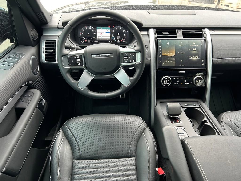Used 2024 Land Rover Discovery Dynamic SE image 17