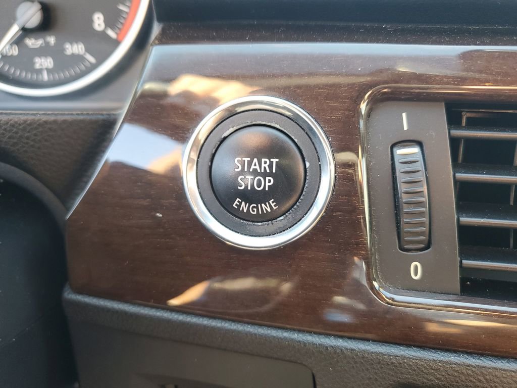 Used 2009 BMW 328i Convertible image 25