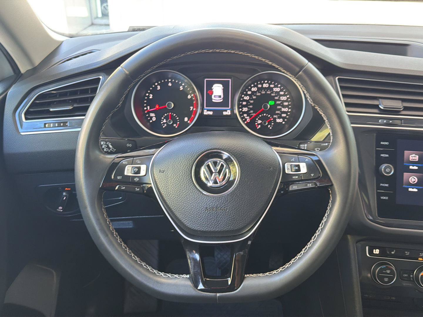Certified 2021 Volkswagen Tiguan SE w/ Panoramic Sunroof Package AWD/4WD image 18