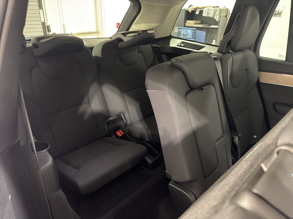 New 2026 Volvo XC90 T8 Plus w/ Protection Package Premier image 26