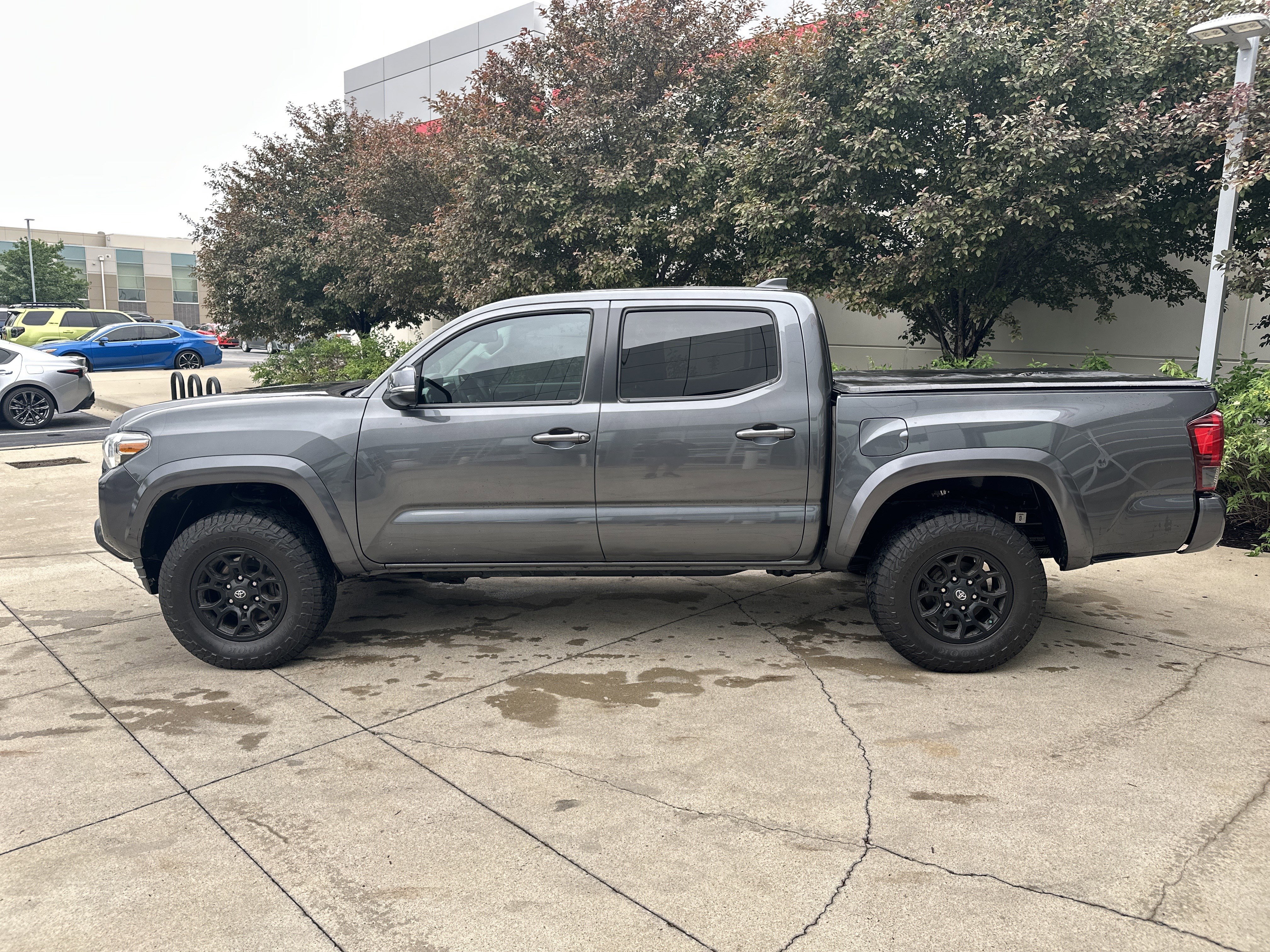 Used 2021 Toyota Tacoma SR5 w/ Technology Package AWD/4WD image 9