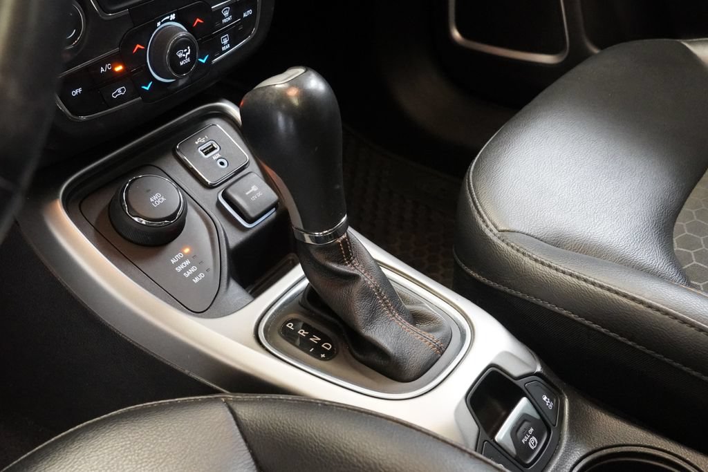 Used 2019 Jeep Compass Latitude w/ Cold Weather Group AWD/4WD image 22
