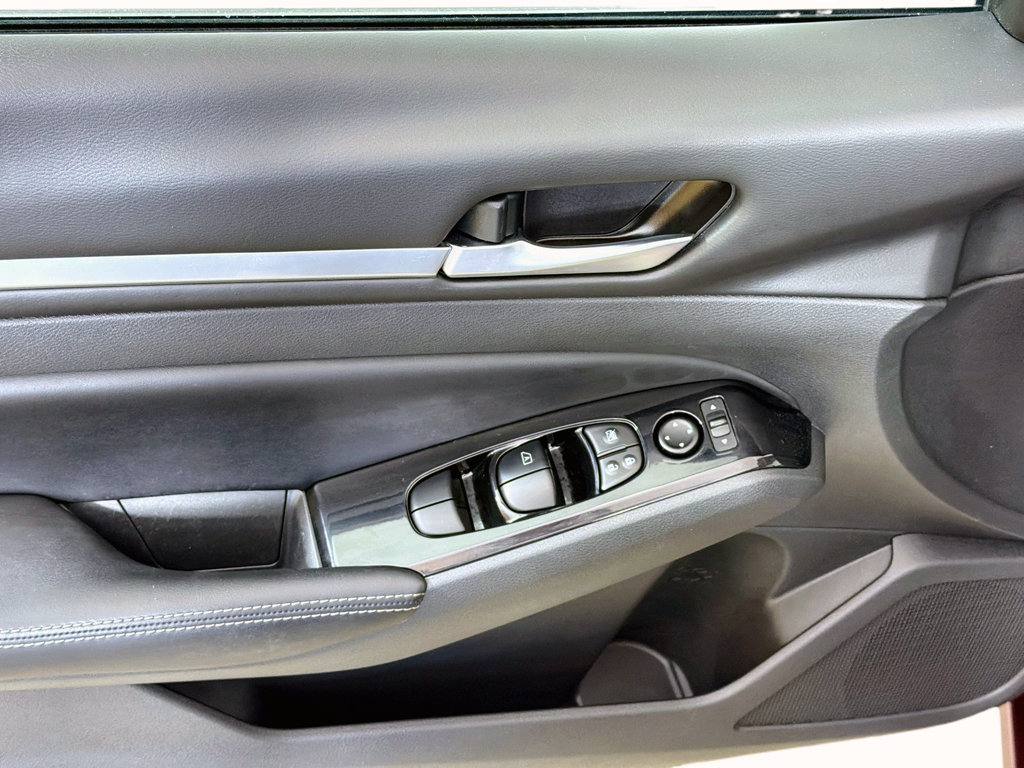 Used 2024 Nissan Altima 2.5 SL FWD image 31