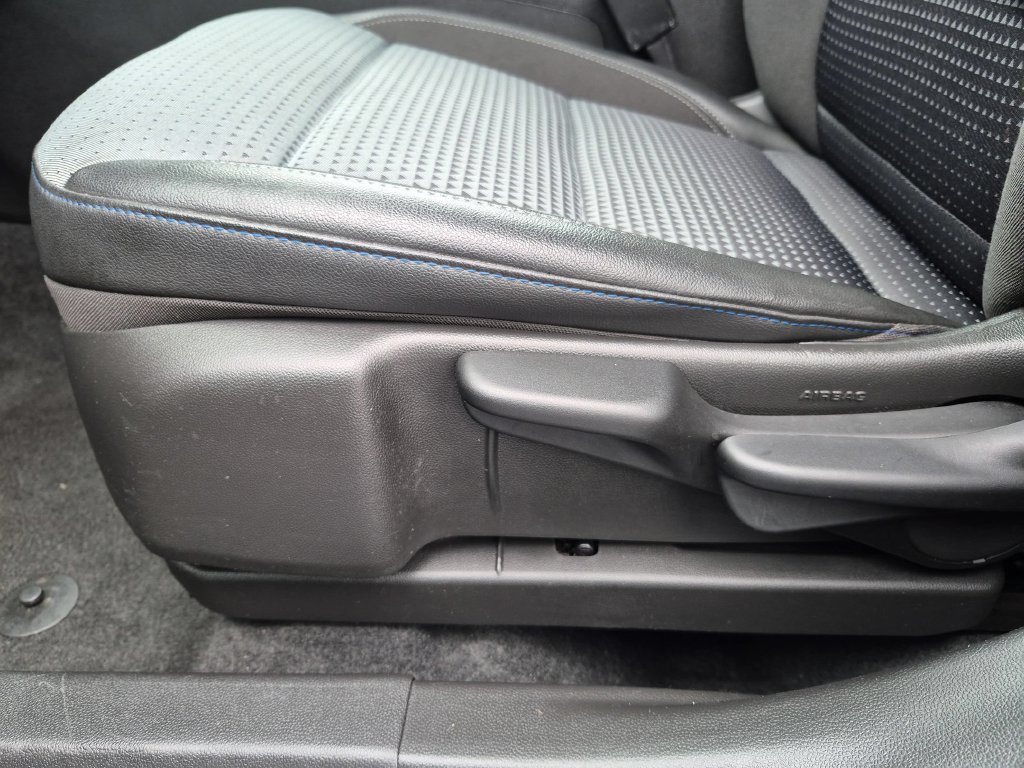 Used 2025 Chevrolet Trax LT w/ LT Convenience Package FWD image 14