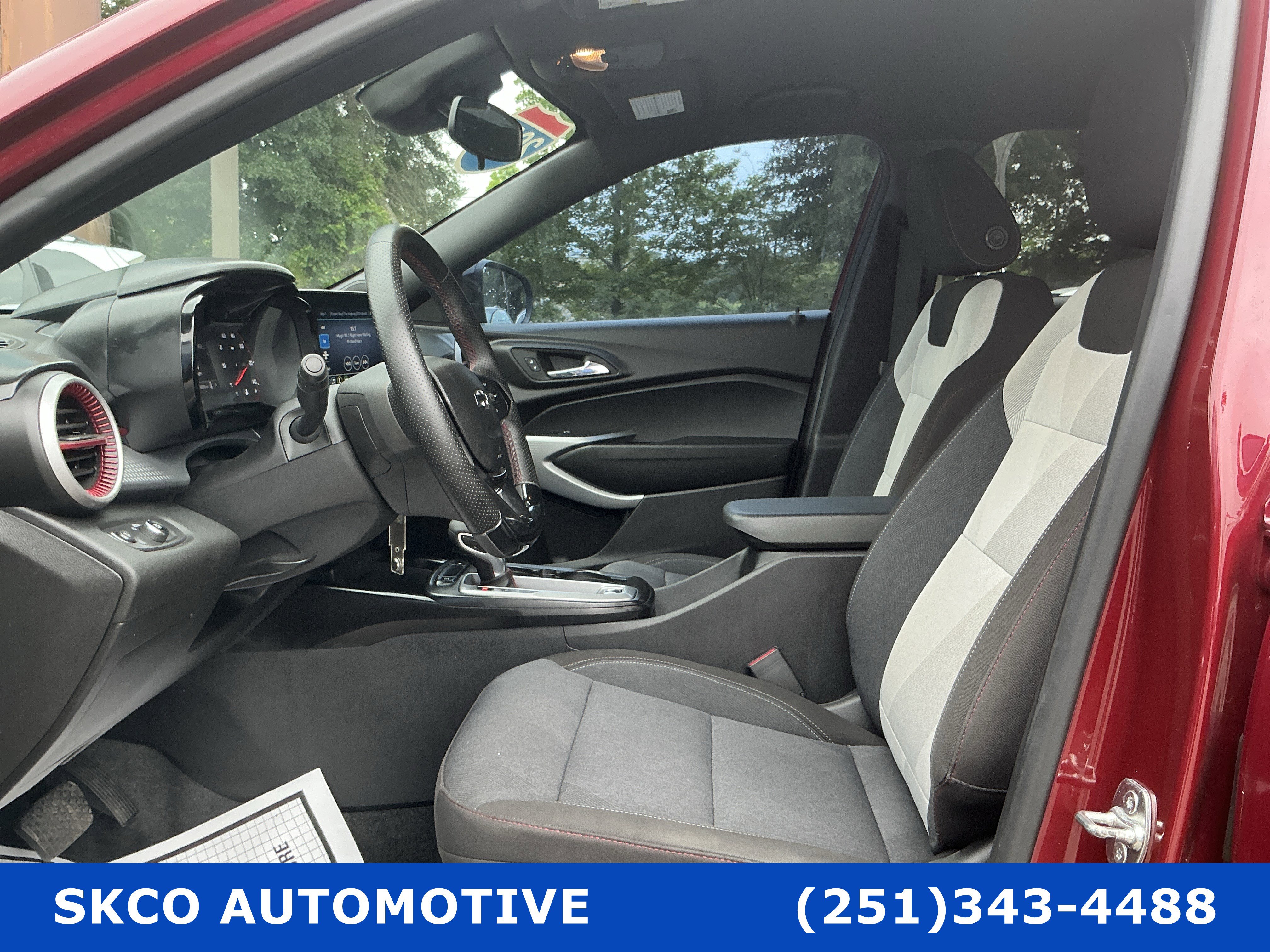 Used 2024 Chevrolet Trax RS FWD image 11